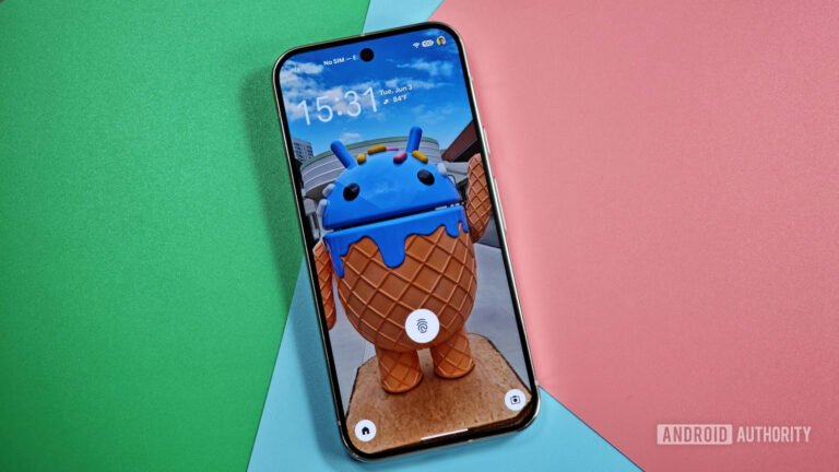 Android 16 QPR1 beta 2 has a hidden customization option for the lock screen clock