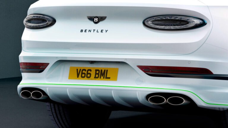 Bentley’s Fastest SUV Loses 4 Cylinders But Drifts At The Press Of A Button