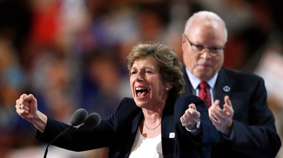 Democratic drama: Union leader exits underscore DNC divisions