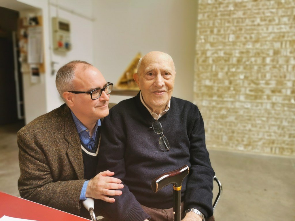 Remembering Arnaldo Pomodoro, Who Uncovered Worlds Within SculpturesĀ