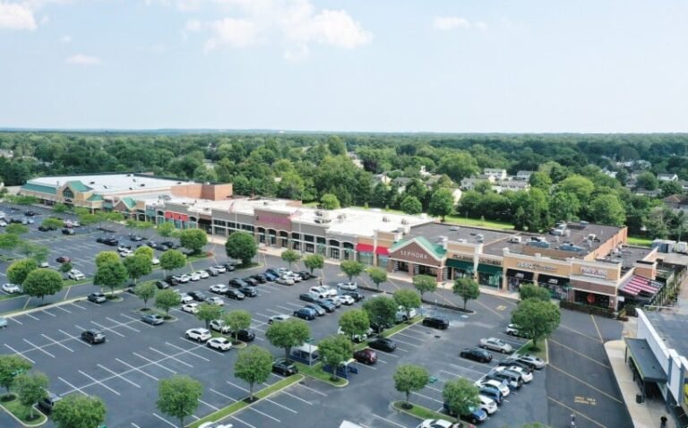 Gap Inc. Returns to Long Island Shopping Center with New Brand