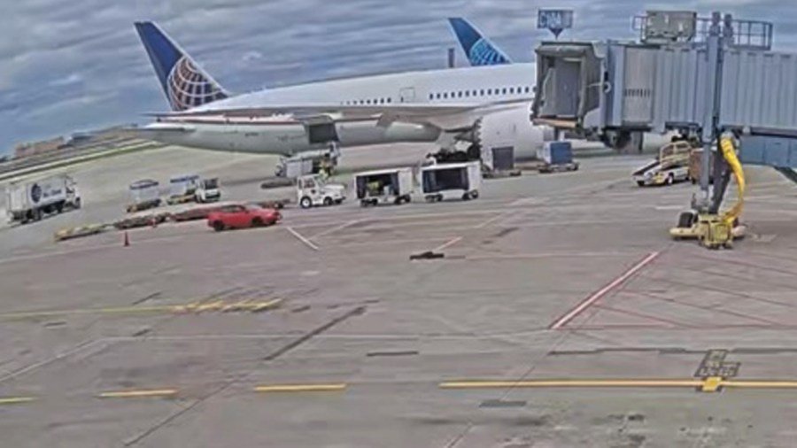 DoorDasher drives onto tarmac at Chicago's O'Hare Airport, exposing security flaw