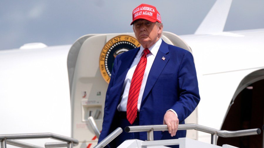Trump leaves Washington weighing next steps on Iran