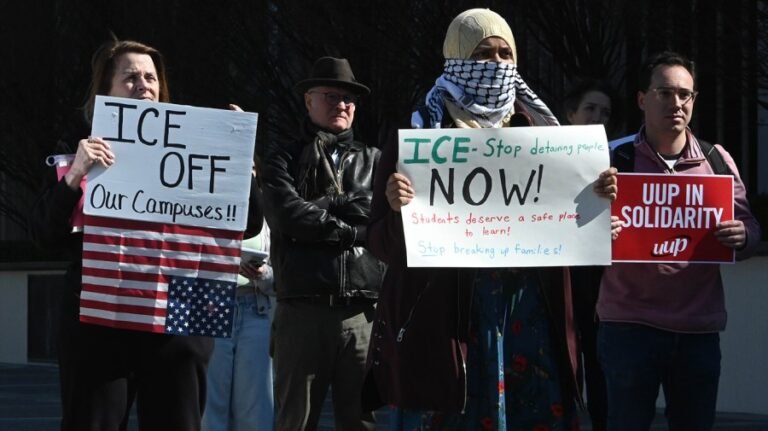 Trump admin turns to social for visa vetting