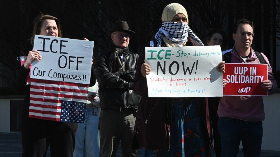Trump admin turns to social for visa vetting