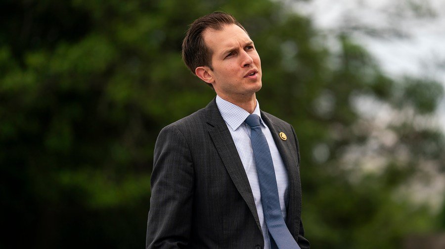 Democrat who served in Afghanistan raises concerns about Marines in LA