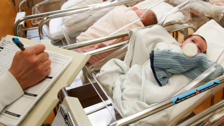 CDC: Average age of US moms giving birth rises to nearly 30