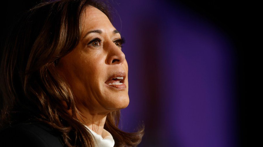 To become governor, Kamala Harris must leap hurdles she createdÂ