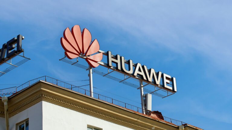Huawei Patents Solid-State Battery That Would Let You Road Trip From Miami To Maine On A Single Charge