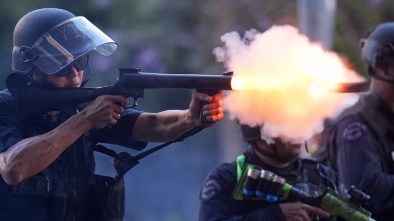 Press groups warn federal agents may have violated journalists' First Amendment rights in LA