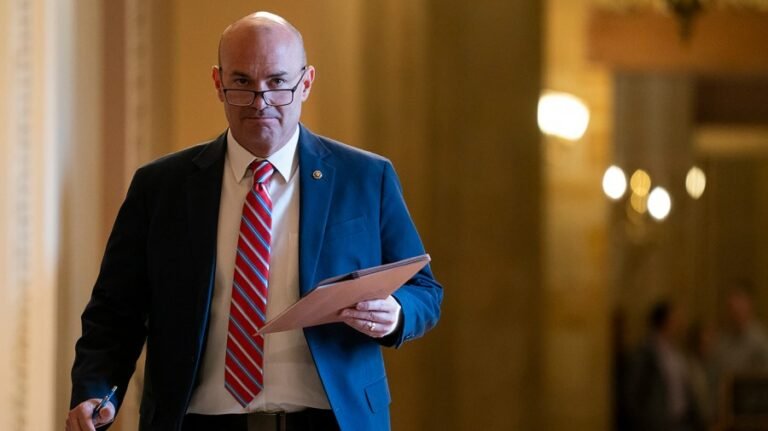 Smith aide: Lee exploited Minnesota deaths ‘to post some sick burns about Democrats’
