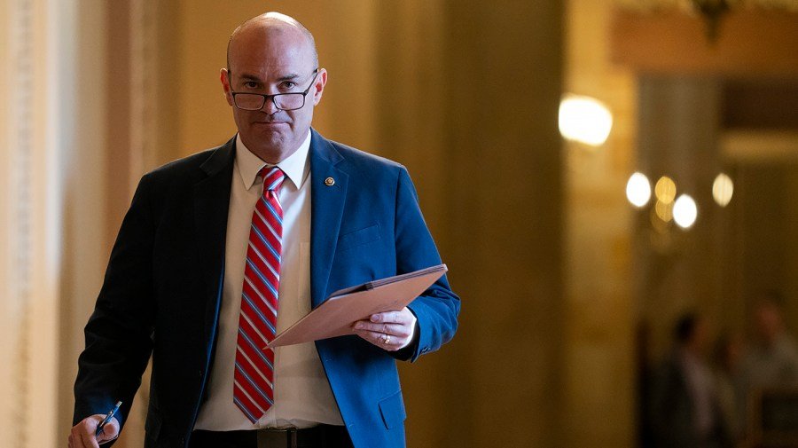 Smith aide: Lee exploited Minnesota deaths ‘to post some sick burns about Democrats’