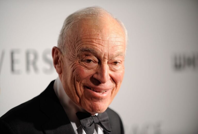 Cosmetics Billionaire and Arts Patron Leonard Lauder Dies at 92  