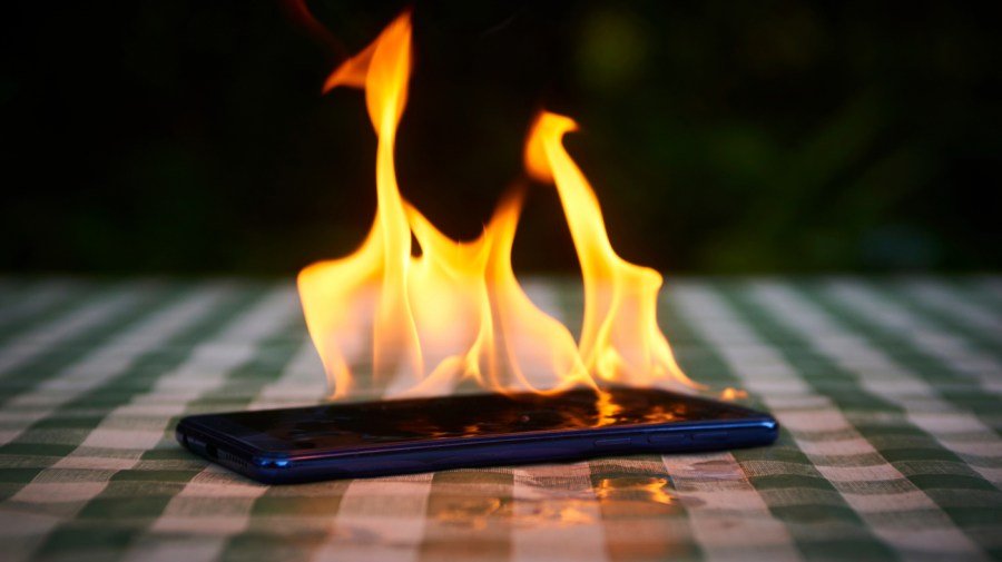 Lithium batteries are bursting into flames, starting dangerous, toxic trash firesĀ