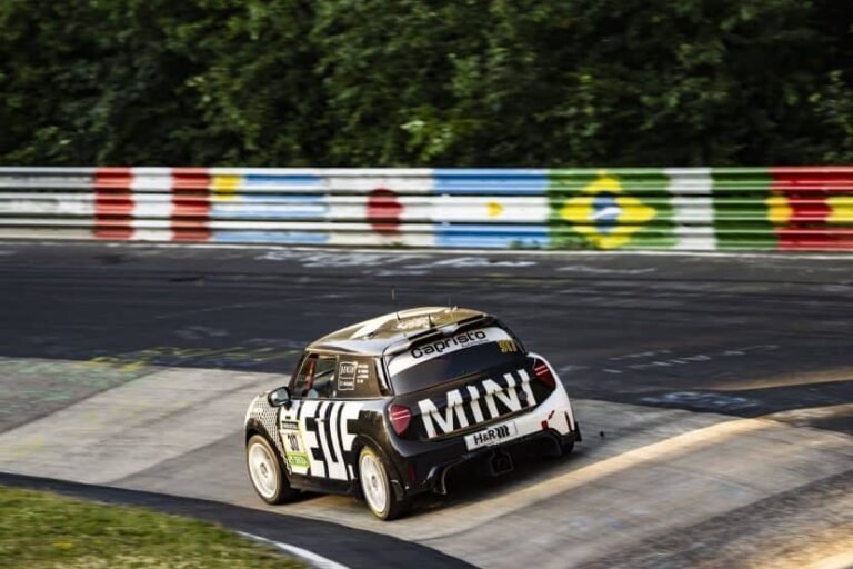 MINI and Bulldog Racing Score Another Nürburgring Podium in SP3T
