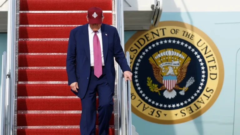 Appeals court sides with Trump, allows tariffs to stay in place