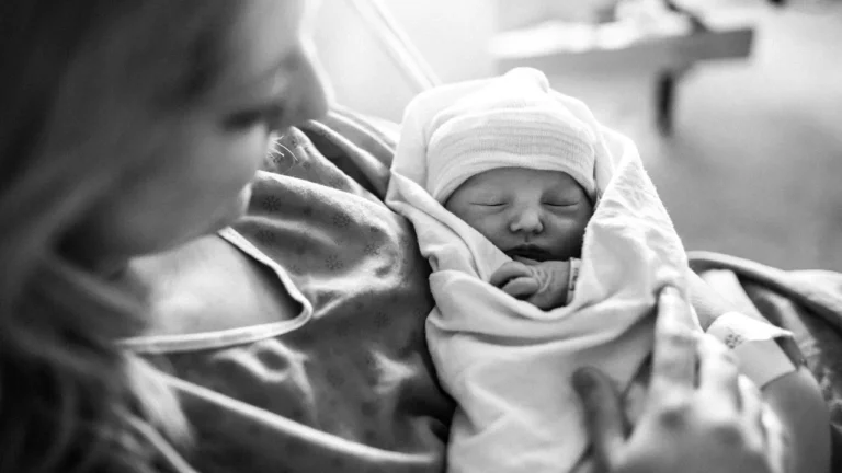 The average age of U.S. moms is nearing 30, new CDC data shows