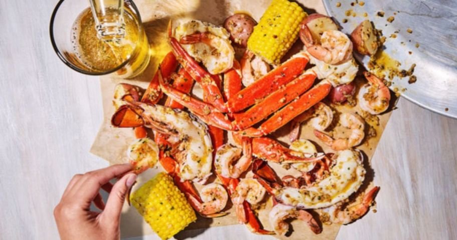Red Lobster Crabfest is BACK (+ New Seafood Boils & Drink Menu!)