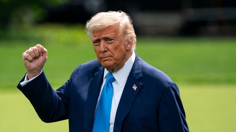 Settling Trump lawsuit, apologizing would be 'very damaging': '60 Minutes' correspondent