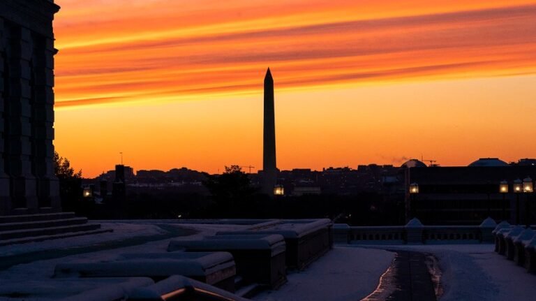 Dangerous heat closes Washington Monument in DC