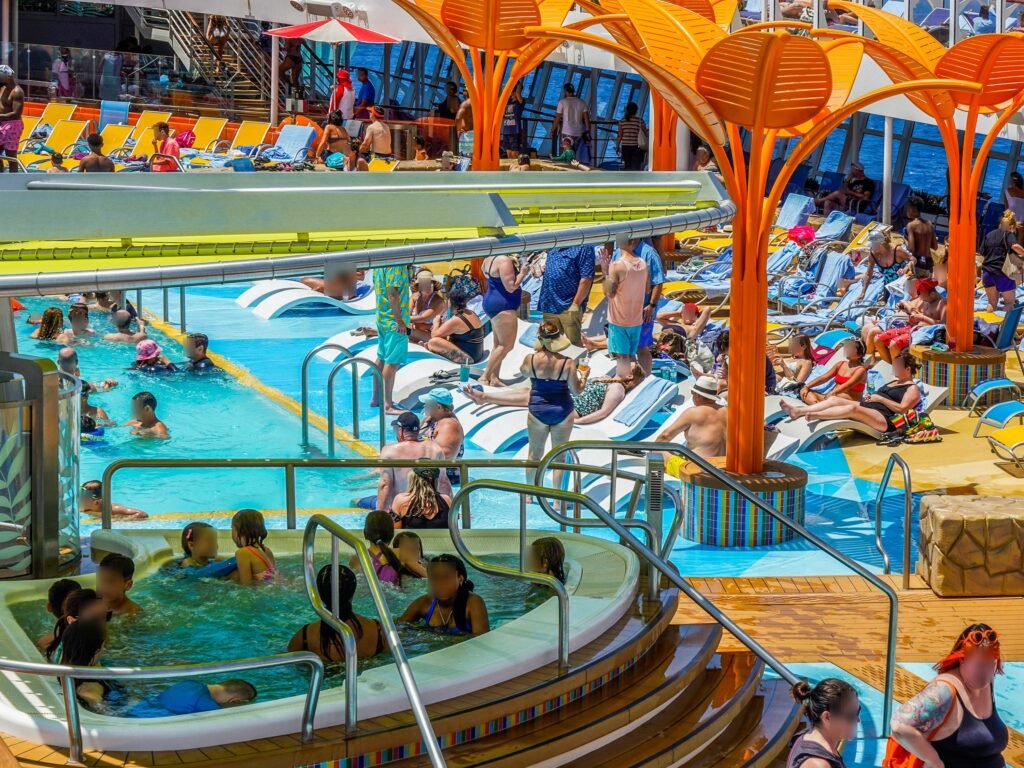 Disappointing photos show what it's actually like to go on a cruise