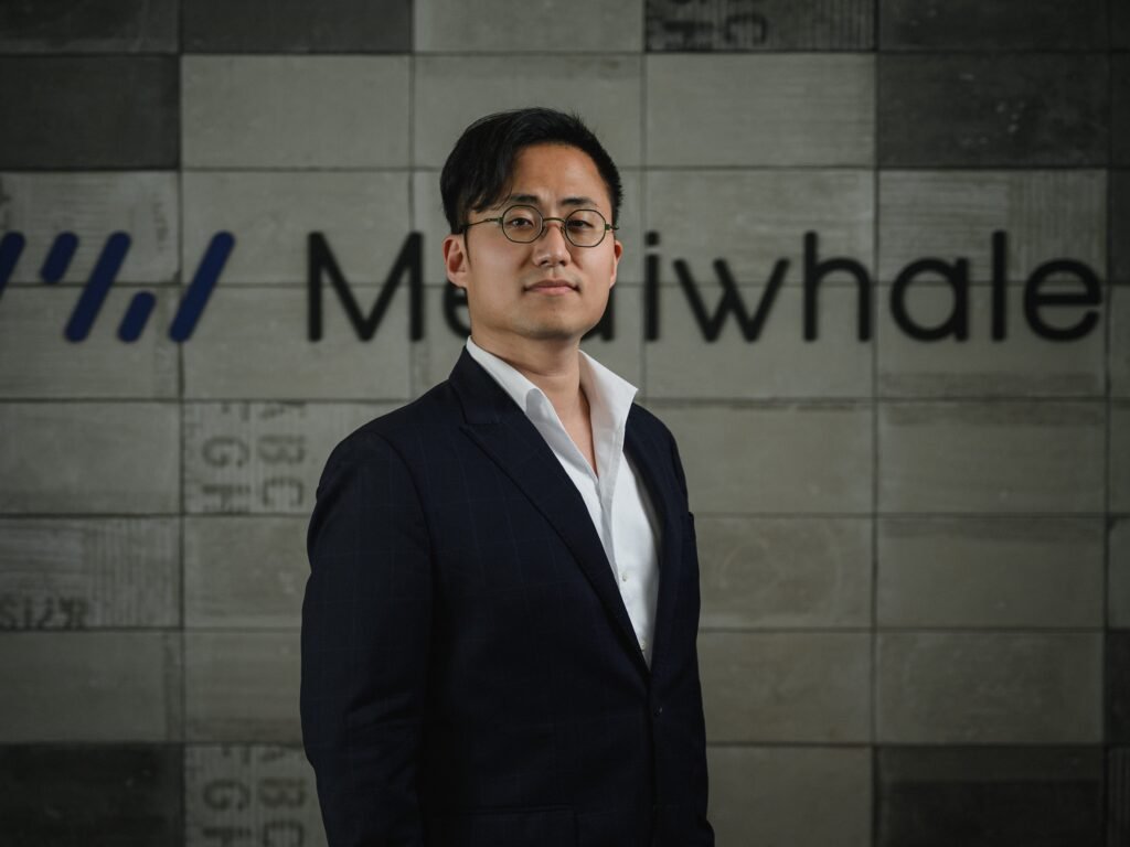He lost half his vision to glaucoma. Now he's using AI to help spot disease — but he says tech will never replace doctors.