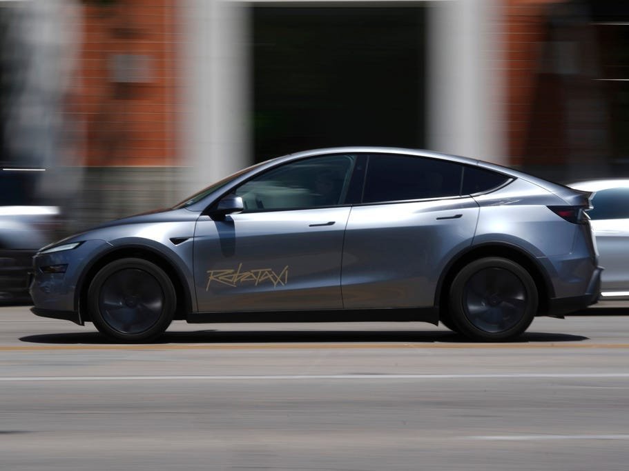 Tesla makes moves to expand robotaxis in the Bay Area and Phoenix