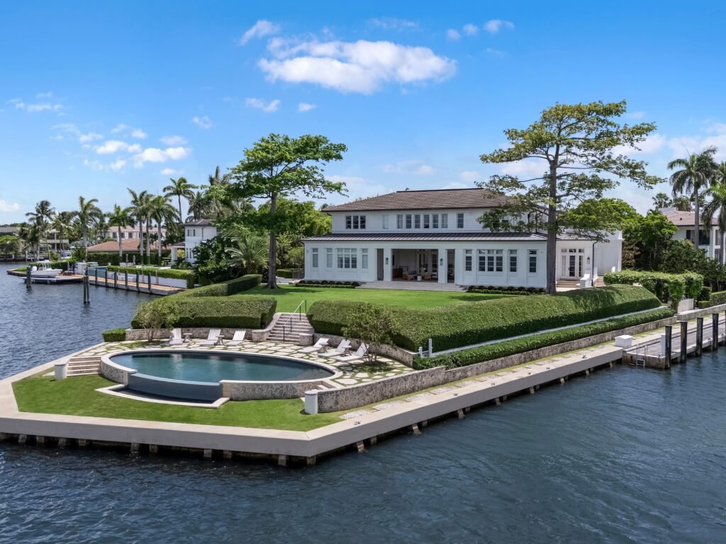 A former 'Real Housewives' star just sold her waterfront home for a record-breaking $40 million. Take a look inside.