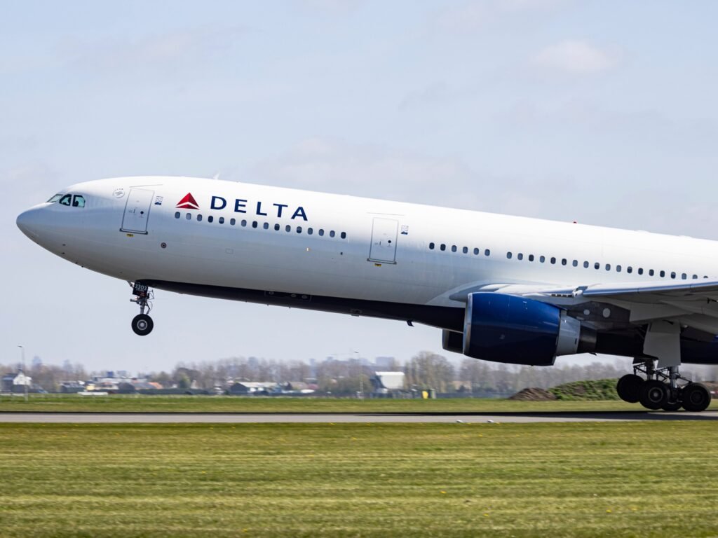 25 people were injured after a Delta plane encountered severe turbulence less than an hour into a 9-hour flight