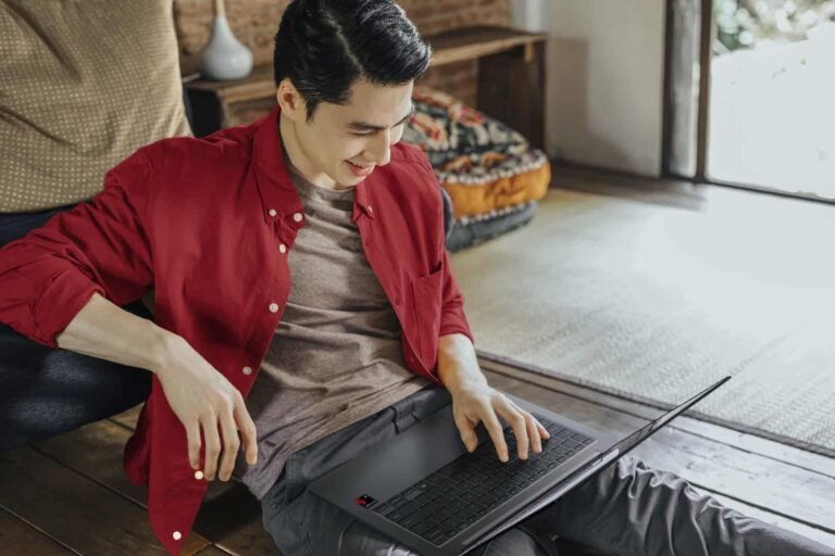 What apps should you have to keep on working abroad?