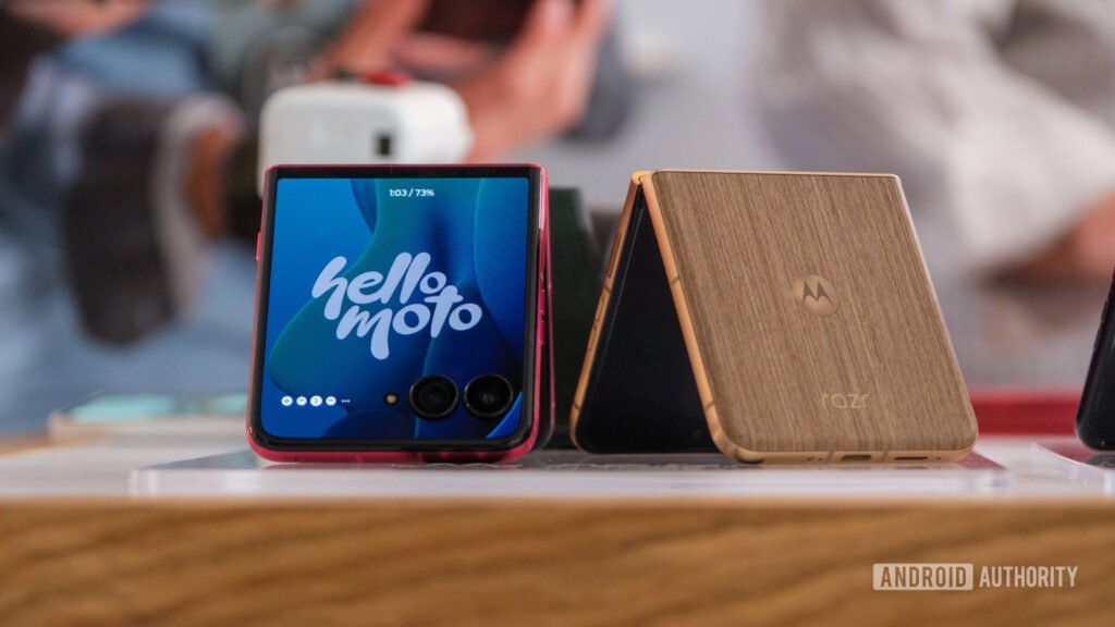 Motorola Razr Ultra hits new all-time low price, saving you $200