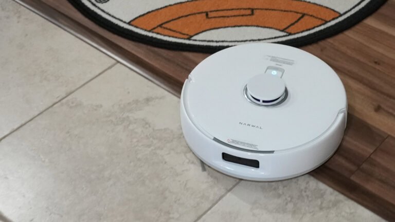 Deal: Narwal Fro Pro robot cleaner plummets to $400, a new record-low price