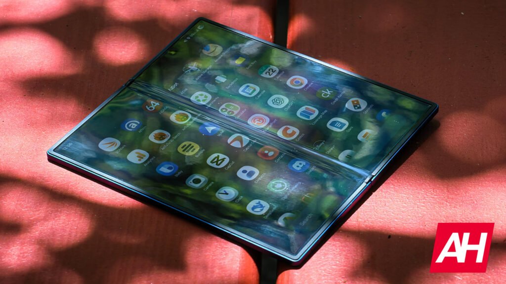 Samsung Confirms Tri-Fold Smartphone Launch for 2025