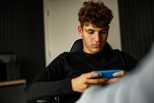 Can You “De-Pill” Your Kid? Experts Explain How To Talk To Teens About Misogyny Online