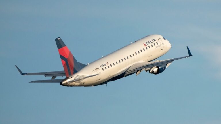 Severe turbulence on Delta flight sends 25 to hospital