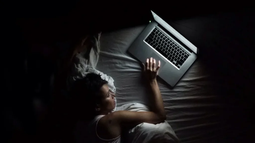 A massive new study of 24,000 people says this is what happens to people who stay up too late every night