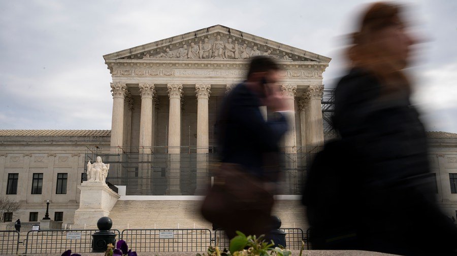 Trump notches winning streak in Supreme Court emergency docket delugeĀ