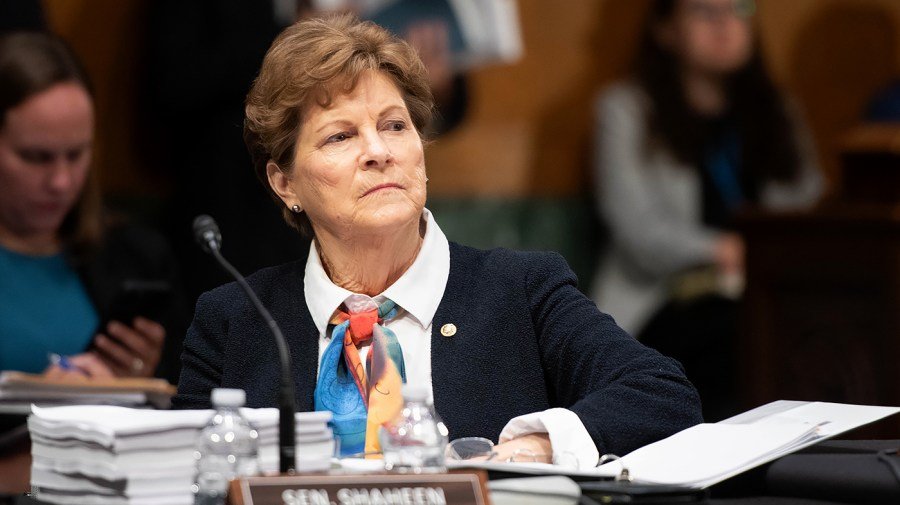 Top Democrat: Shorter Trump Russia deadline 'long overdue'