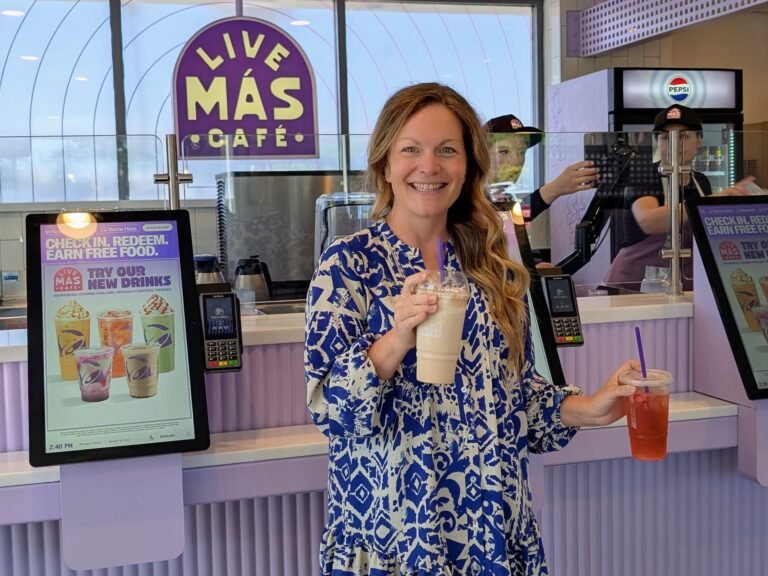 I tried Taco Bell's new spinoff, Live Más Café. The drinks were such a great value that Starbucks should be worried.