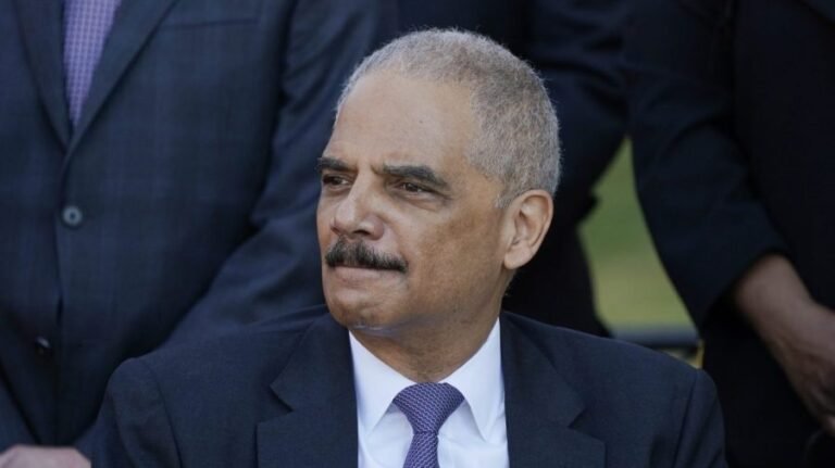 Former AG says FBI can't return Texas lawmakers who fled state