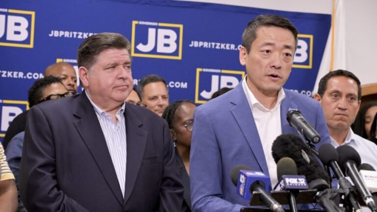 Watch live: Texas Democrats speak in Chicago