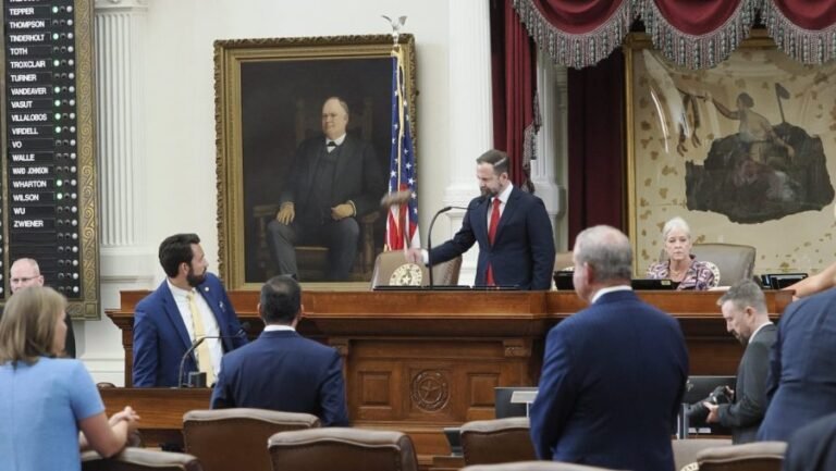 Live updates: Texas GOP issues arrest warrants in redistricting showdown with Democrats