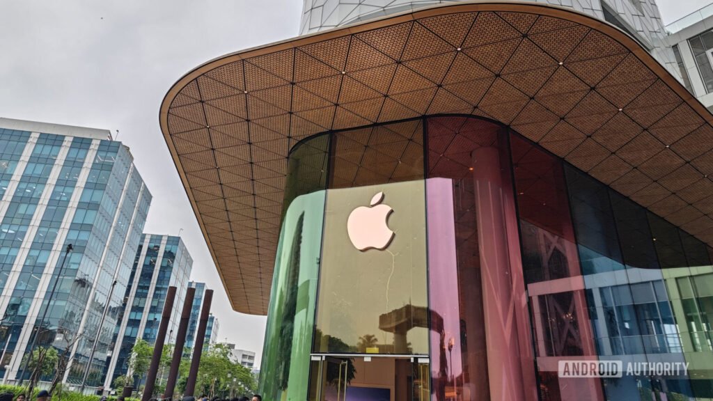 Apple accuses Android brand of trade secret theft in wearable tech showdown