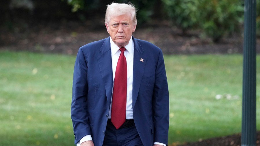 Trump says big banks have turned him away, revives discrimination allegations