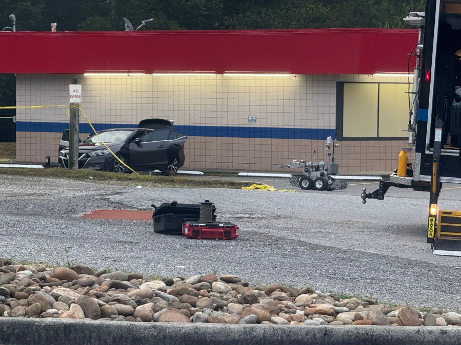 Tennessee police find explosive devices inside suspicious vehicle