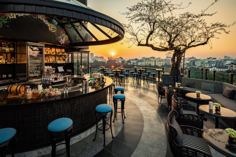 Rooftop Dining Guide: 10 Top Rooftop Restaurants in NYC For 2025