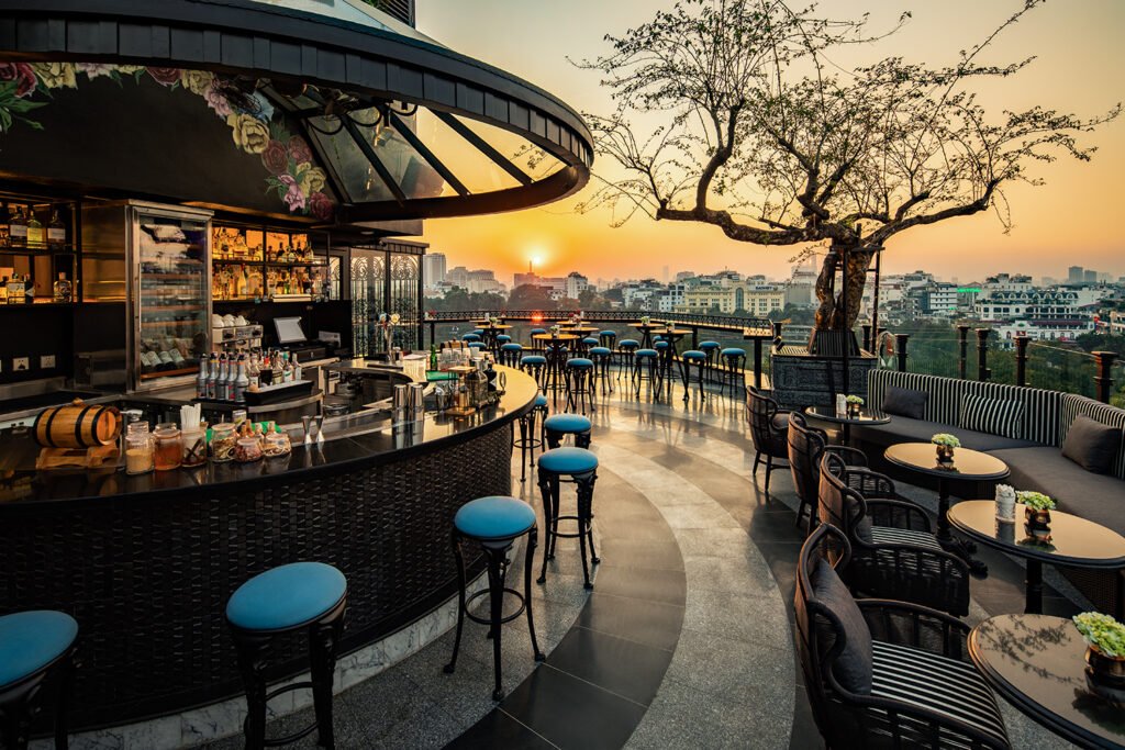 Rooftop Dining Guide: 10 Top Rooftop Restaurants in NYC For 2025