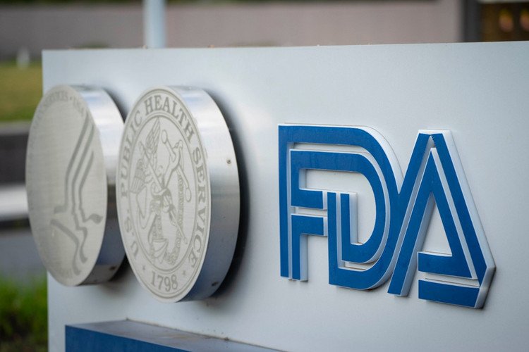 Top vaccine regulator returns to FDA after recent firing