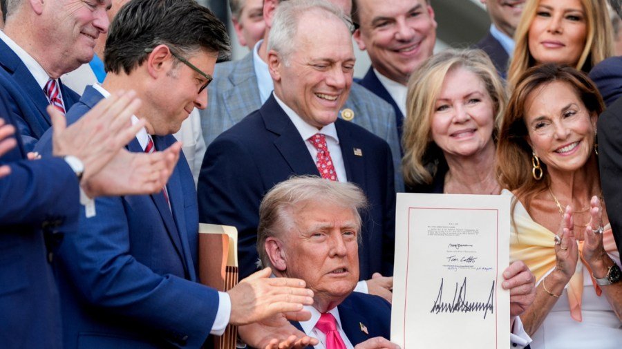 Tax rate for ultra-rich drops dramatically after GOP tax cuts: study