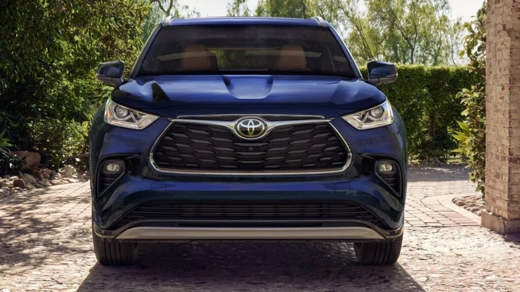 Toyota Highlander Is Pricier Than The Grand Highlander For 2026